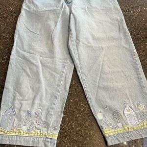 Christopher & Banks Light Blue Embroidered Leg and Pockets Capri Jeans Size 8